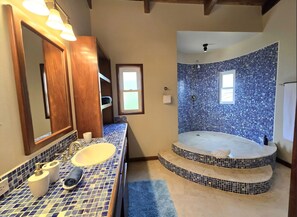 Shower, hair dryer, towels - Beach front, reef view, sleeps 6 (San Pedro - North)
