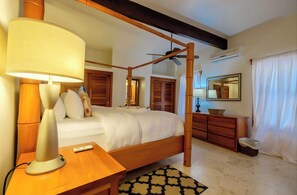 Iron/ironing board, free WiFi, bed sheets - Fabulous views of the sea only footsteps away from your door. (San Pedro - North)
