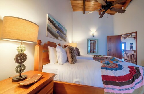 Colorful design and plenty of amenities, 3 bedrooms 3 baths