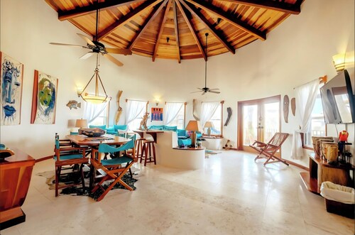 Colorful design and plenty of amenities, 3 bedrooms 3 baths