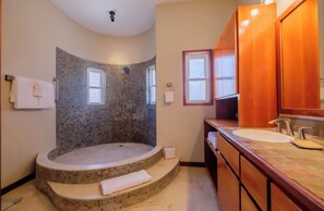 Shower, towels - Open concept living in a luxury 3 bedroom unit BEACHFRONT. (San Pedro - North)