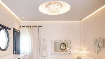 Suite, Balcony | In-room safe, free WiFi