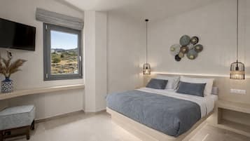 Suite, Balcony | In-room safe, free WiFi