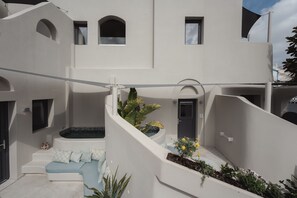 Interior entrance - Hotiday Santorini Mesaria (Vothonas)