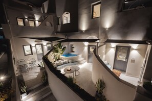 Front of property - evening/night - Hotiday Santorini Mesaria (Vothonas)