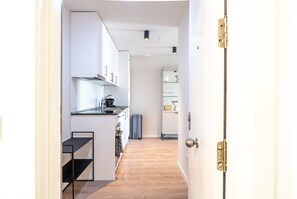Fridge, oven, stovetop, dishwasher - Live Like a Local- Cozy 3BR in Suite Mijas (Las Lagunas de Mijas)