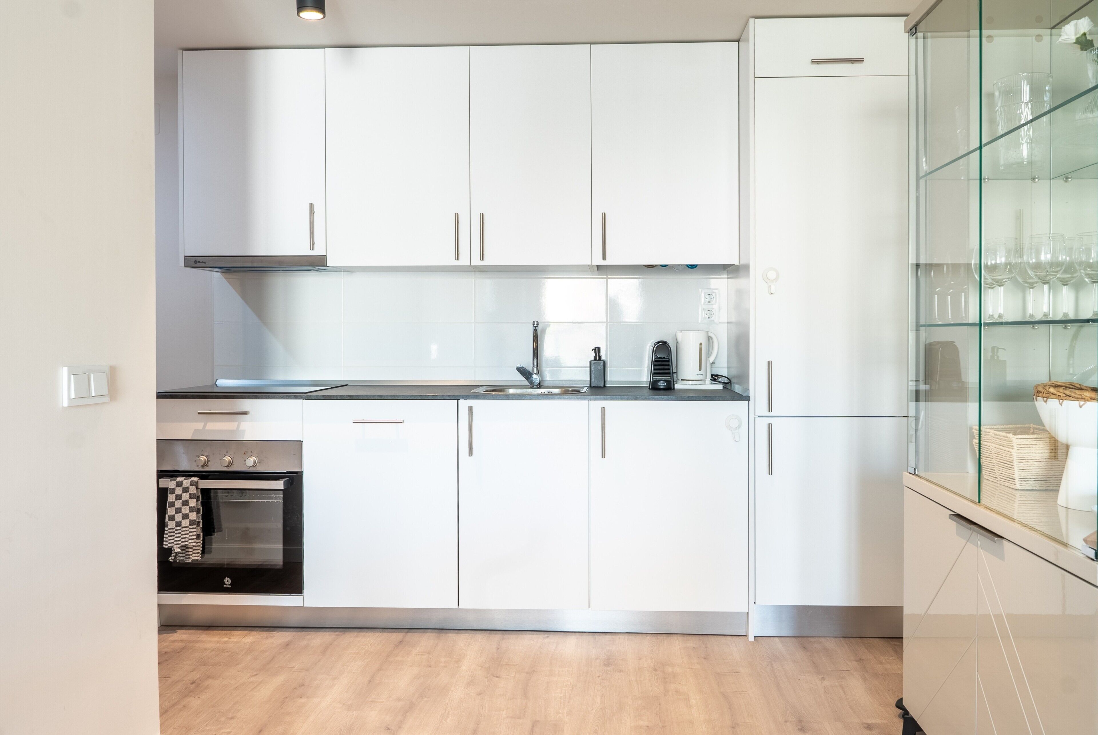 Kühlschrank, Ofen, Herdplatte, Geschirrspüler