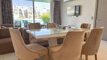 Chalet, 3 Bedrooms, Lagoon View | Dining