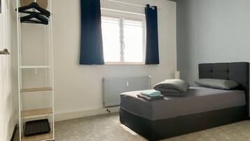 4 Schlafzimmer, Schreibtisch, kostenloses WLAN, Bettwäsche