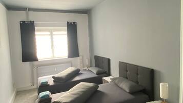 4 Schlafzimmer, Schreibtisch, kostenloses WLAN, Bettwäsche