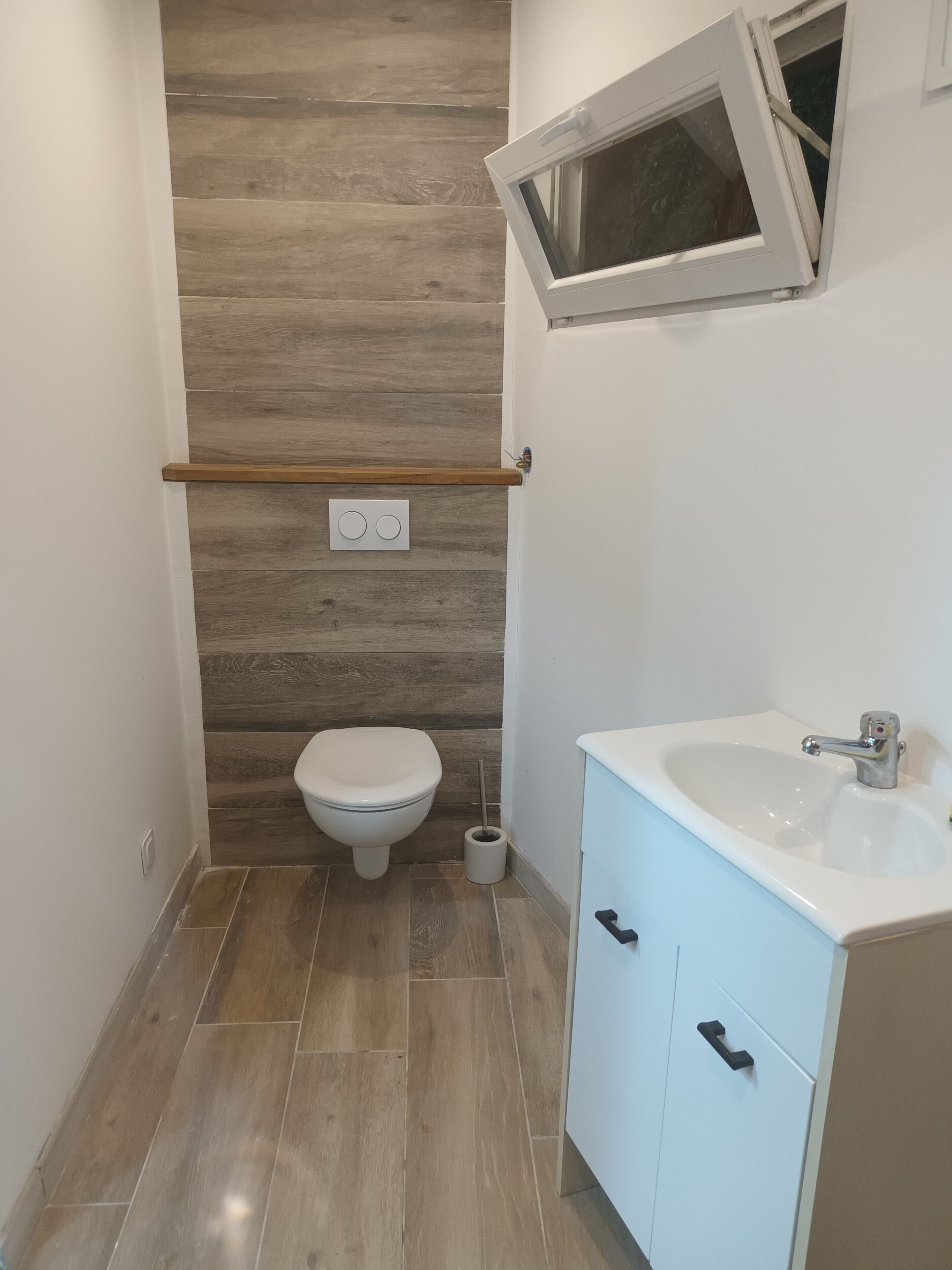 Dusche, Handtücher, Toilettenpapier