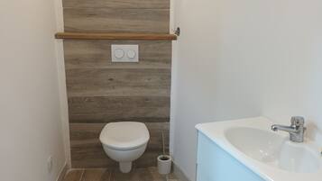 Dusche, HandtĂŒcher, Toilettenpapier