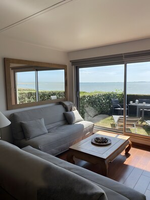 TV - Apartment with Bay View (Le Crotoy)