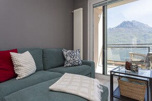 TV - Open View Apartment by Wonderful Italy (Oliveto Lario)