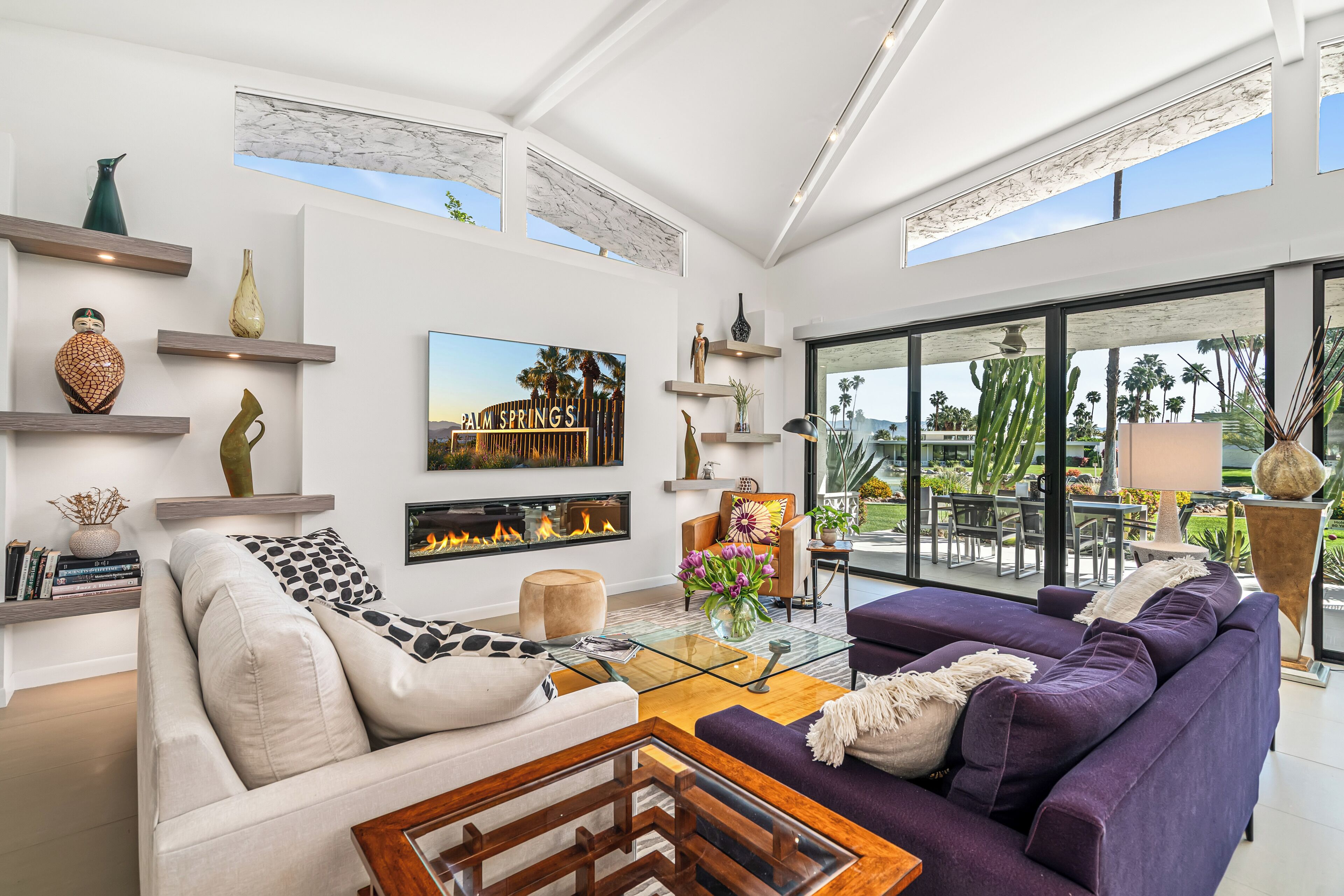 Smart TV, fireplace, table tennis, offices