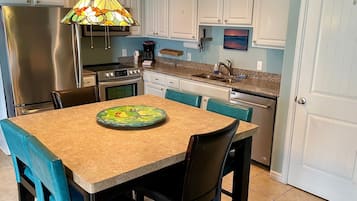 Condo, 1 Bedroom | Private kitchen