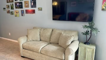 Condo, 1 Bedroom | Living area
