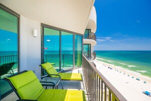 Condo, 2 Bedrooms | Property grounds