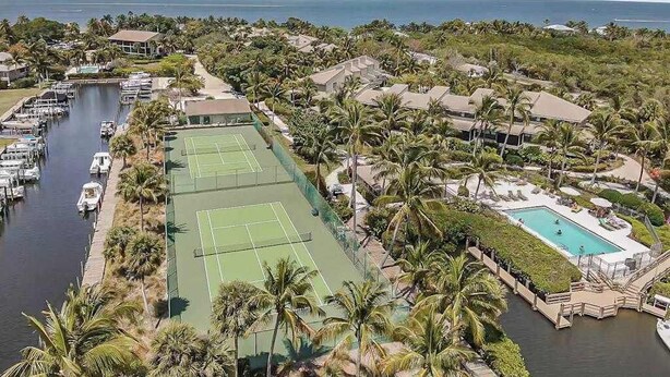 A coastal property with a tennis court, marina, and pool. - First-floor, snowbird-friendly townhouse w/ shared pool, WiFi, central AC, & W/D (Bokeelia)