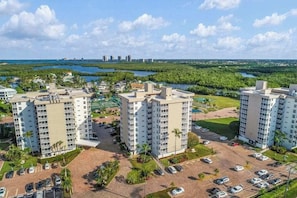 Exterior - Renovated Beachfront Condo: Modern Comfort, River Views & Endless Relaxation! (Bonita Springs)