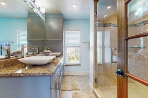 Shower, hair dryer, towels - Waterfront home with private pool, kayaks, hot tub, bicycles, & W/D (Bonita Springs)
