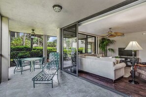TV, offices - Spacious, air-conditioned condo with private W/D, beach shuttle, & central AC (Bonita Springs)