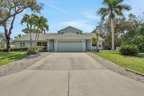 Exterior - Trendy half of a duplex near the beach with private pool and spa (Bonita Springs)
