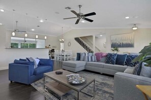 TV, offices - Trendy half of a duplex near the beach with private pool and spa (Bonita Springs)