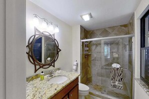 Shower, hair dryer, towels - Gated resort community condo with water views, pool, hot tub, & balcony (Bonita Springs)