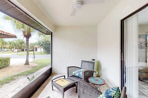 Terrace/patio - Charming home w/ screened-in porch, beach chairs, WiFi, and nearby nature parks (Bonita Springs)