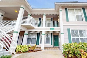 Exterior - Spacious 2nd-floor condo with lake/golf view - walk to restaurant, tennis & pool (Naples)