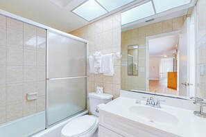 Shower, hair dryer, towels - Canal-Front Getaway with Private Dock, Kayaks, Fishing Rods & Heated Pool (Cape Coral)