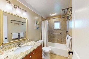 Shower, hair dryer, towels - Ultra-Private Hideaway with Family-Friendly Pool, Lanai, Fenced Yard, WiFi & AC (Cape Coral)