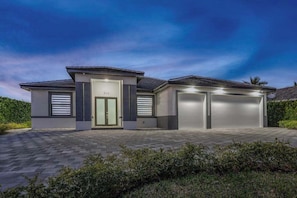 Exterior - Dog-friendly home with outdoor kitchen, game room, cabana, pool spa & pool (Cape Coral)