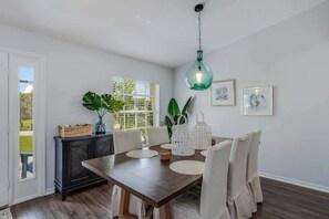 Dining - Private home with heated pool, screened lanai, grill, sun deck, & yard games (Cape Coral)