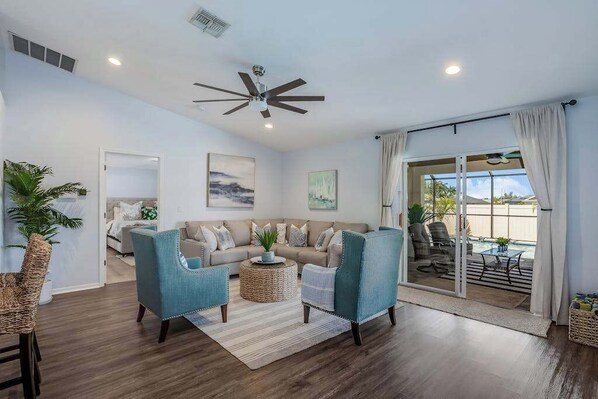 TV, offices - Private home with heated pool, screened lanai, grill, sun deck, & yard games (Cape Coral)