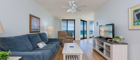 Condo, 1 Bedroom | Living area