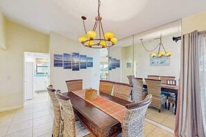 Dining - Canalfront Home with WiFi, Private Pool, & Dock w/ Gulf + River Access - Dogs OK (Cape Coral)