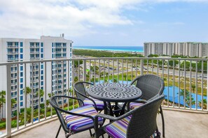 Outdoor dining - 2BR~ Lagoon Pool~ Palms of Destin 21211 (Destin)