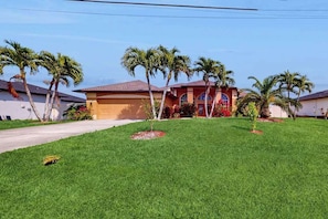 Property grounds - Inviting home near pristine beaches with views & heated pool - dog-friendly (Cape Coral)