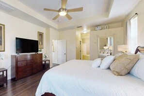 4 bedrooms, iron/ironing board, WiFi, bed sheets - Inviting home near pristine beaches with views & heated pool - dog-friendly (Cape Coral)