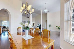 Dining - Inviting home near pristine beaches with views & heated pool - dog-friendly (Cape Coral)