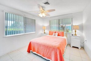 2 bedrooms, iron/ironing board, WiFi, bed sheets - Waterfront home with canal access, patio, sun room, & central AC - near beach (Englewood)