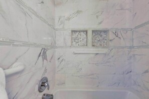 Shower, hair dryer, towels - Dog-friendly home with screened lanai, central AC, & washer/dryer (Cape Coral)