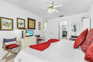 4 bedrooms, desk, iron/ironing board, WiFi - Private Canal-Front Retreat with Pool, Lanai, Patio & Waterfront Deck (Cape Coral)