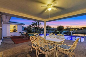 Outdoor dining - Private Canal-Front Retreat with Pool, Lanai, Patio & Waterfront Deck (Cape Coral)