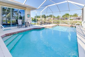 Pool - Spacious home with screened-in pool & lush lakefront views - minutes to beaches (Fort Myers)
