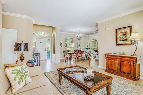 TV, DVD player, offices - Spacious home with screened-in pool & lush lakefront views - minutes to beaches (Fort Myers)