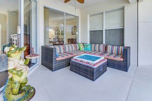 Property grounds - Spacious home with screened-in pool & lush lakefront views - minutes to beaches (Fort Myers)