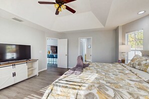 3 bedrooms, iron/ironing board, travel cot, WiFi - Dog friendly house with hot tub and pool (Cape Coral)